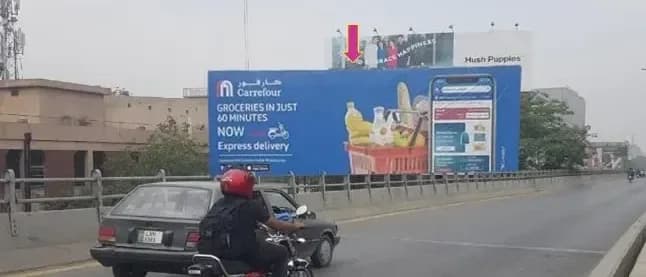 Carrefour express-delivery creative running on a Fangrove billboard in Lahore