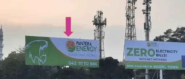 Zero Carbon Solar “Zero Electricity Bills” creative running on a Fangrove board in Lahore